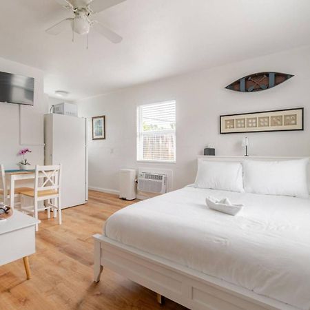 Готель West Palm Beach Escape Екстер'єр фото