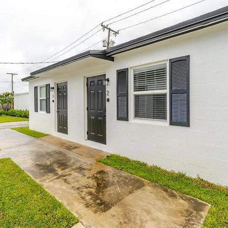 Готель West Palm Beach Escape Екстер'єр фото
